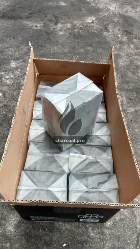 briquettes de charbon de coco emballées en vrac