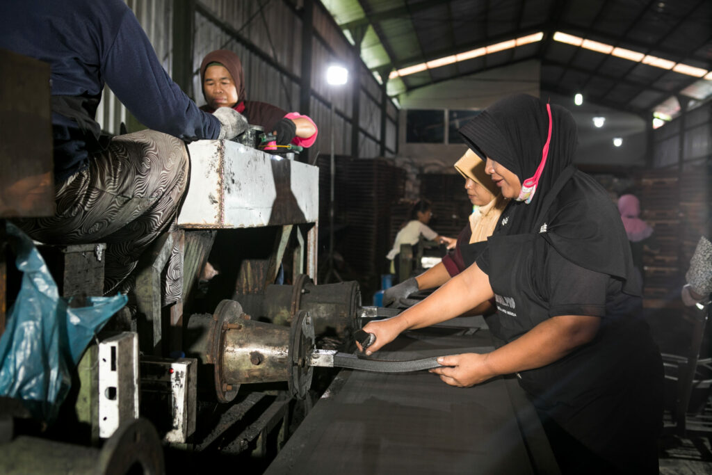 processus de fabrication de briquettes de charbon de bois de coco pour la shisha