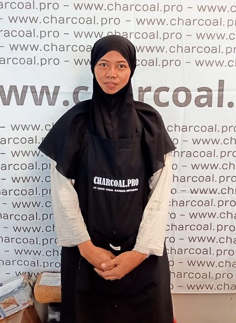 Ibu Siti head of packaging coconut charcoal briquettes