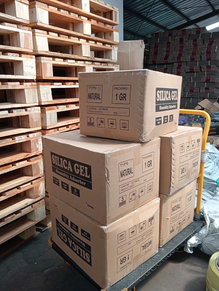 boxes with silica gel (moisture absorber) at shisha charcoal factory